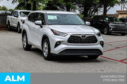 Pearl 2024 Toyota Highlander LE