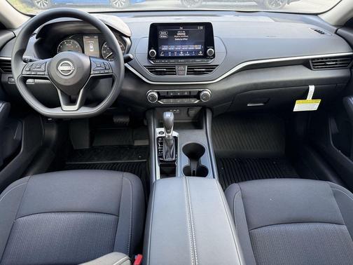 2025 Nissan Altima S FWD