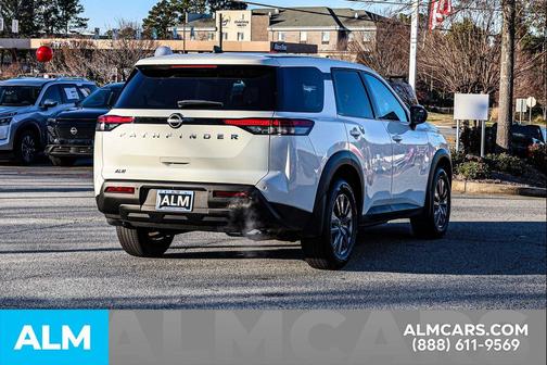 2025 Nissan Pathfinder S FWD