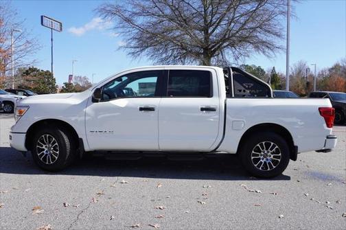 2024 Nissan Titan SV