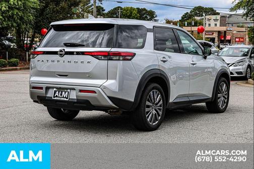 2023 Nissan Pathfinder SL FWD