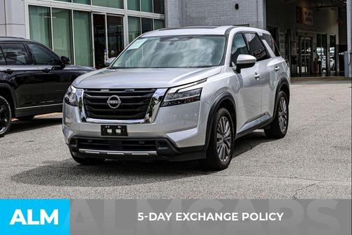 2023 Nissan Pathfinder SL FWD