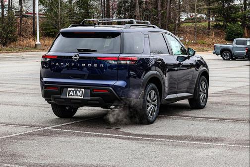 2026 Nissan Pathfinder SV