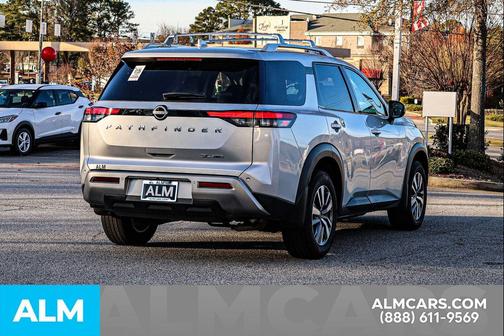 2024 Nissan Pathfinder SL 4WD