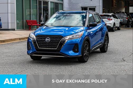 2022 Nissan Kicks SR
