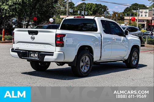 2025 Nissan Frontier SV