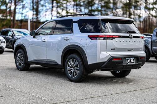 2025 Nissan Pathfinder SV 4WD