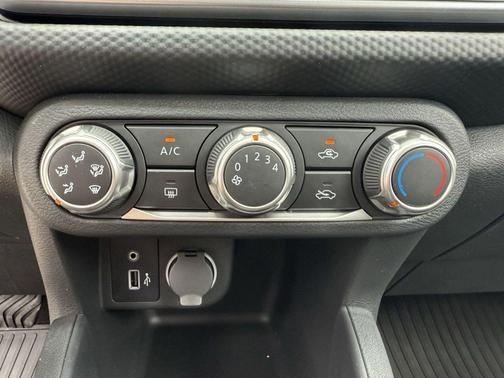 2025 Nissan Kicks S