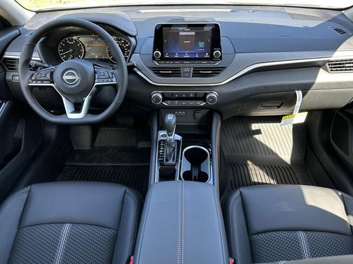 2025 Nissan Altima SR FWD