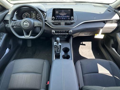 2025 Nissan Altima S FWD