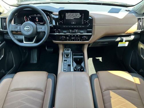 2025 Nissan Pathfinder Platinum FWD