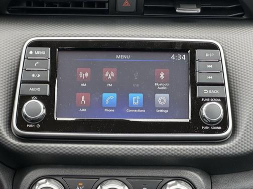 2025 Nissan Kicks S