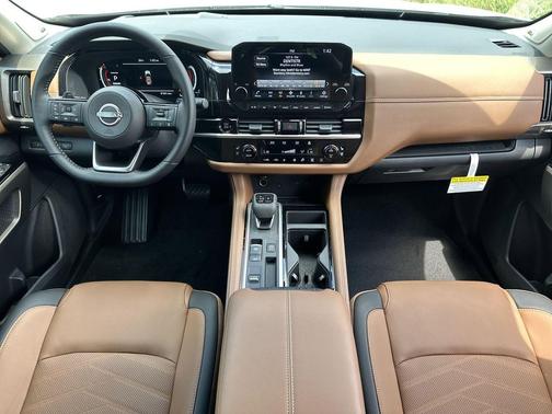 2025 Nissan Pathfinder Platinum FWD