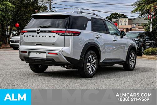2023 Nissan Pathfinder SL FWD