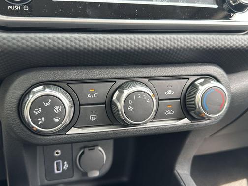 2025 Nissan Kicks S