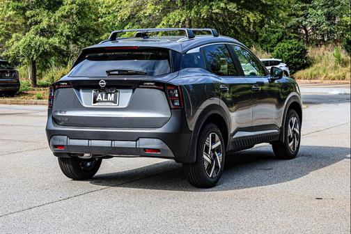 Gun Metallic 2027 Nissan Kicks SV