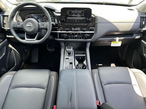 2025 Nissan Pathfinder SL FWD