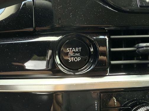 2025 Nissan Pathfinder SL FWD