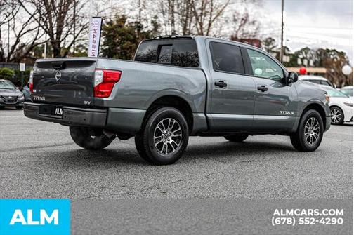 2023 Nissan Titan SV