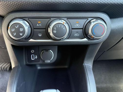 2025 Nissan Kicks S