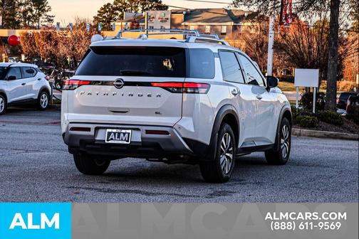 2024 Nissan Pathfinder SL FWD