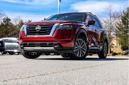 2025 Nissan Pathfinder SL FWD