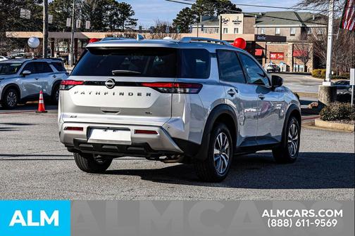 2025 Nissan Pathfinder SL FWD