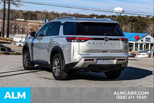 2025 Nissan Pathfinder SL FWD