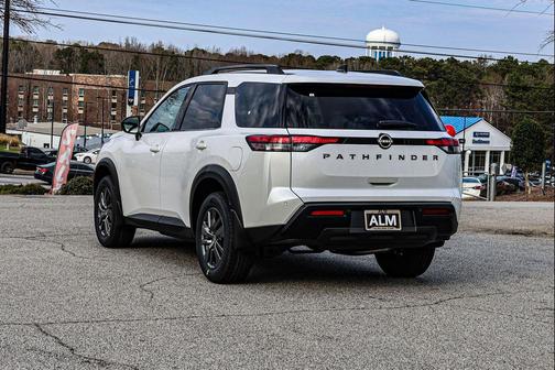 2026 Nissan Pathfinder SV