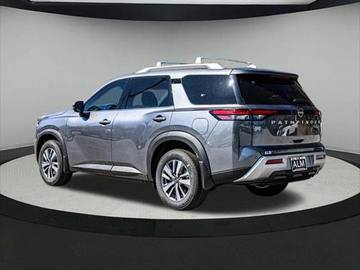 2025 Nissan Pathfinder SL FWD