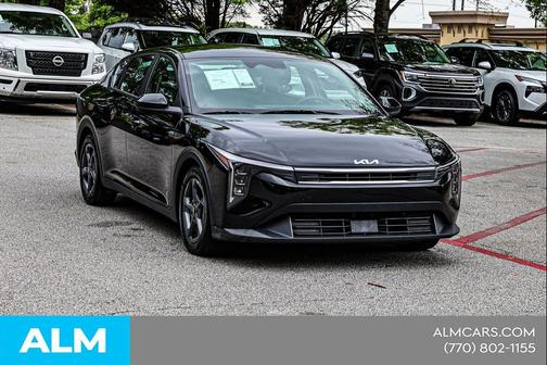 Aurora Black Pearl 2025 Kia K4 LXS