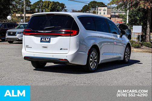 2023 Chrysler Pacifica Hybrid Touring L