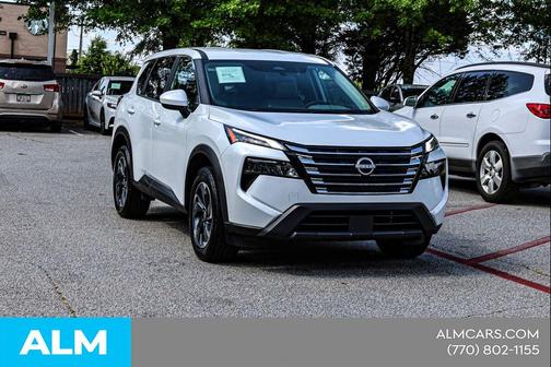 Everest White Pearl 2025 Nissan Rogue SV