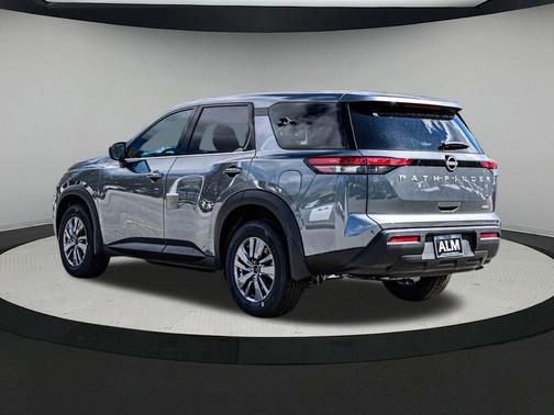 2025 Nissan Pathfinder S