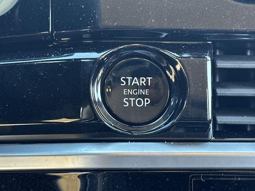 2025 Nissan Pathfinder SV FWD