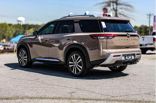 2025 Nissan Pathfinder Platinum FWD