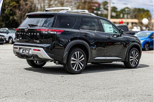 2025 Nissan Pathfinder Platinum 4WD