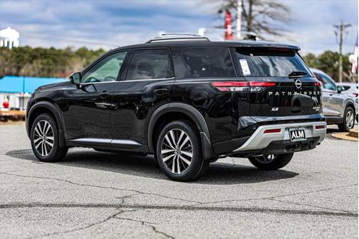 2025 Nissan Pathfinder Platinum 4WD