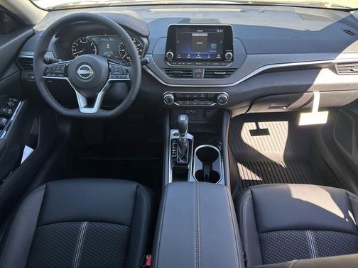 2025 Nissan Altima SR FWD