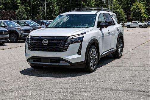 Everest White Pearl Tricoat 2026 Nissan Pathfinder Platinum