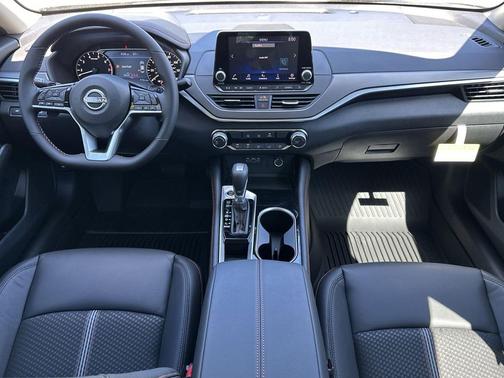 2025 Nissan Altima SR FWD