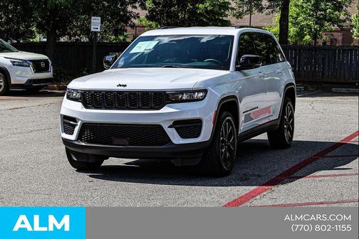 Bright White Clearcoat 2025 Jeep Grand Cherokee Altitude