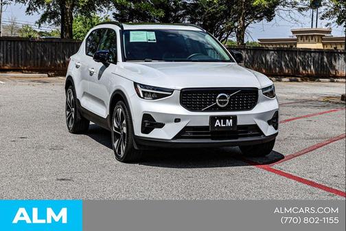 Crystal White 2024 Volvo XC40 B5 Plus Dark Theme