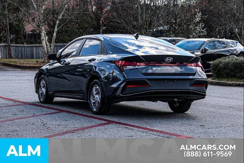 2025 Hyundai ELANTRA SE