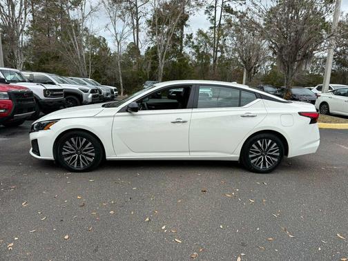 2025 Nissan Altima SV FWD