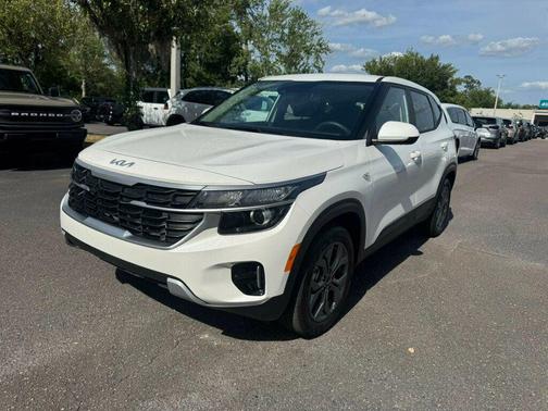 Snow White Pearl 2026 Kia Seltos LX
