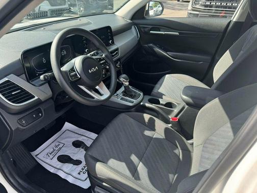 Snow White Pearl 2026 Kia Seltos LX