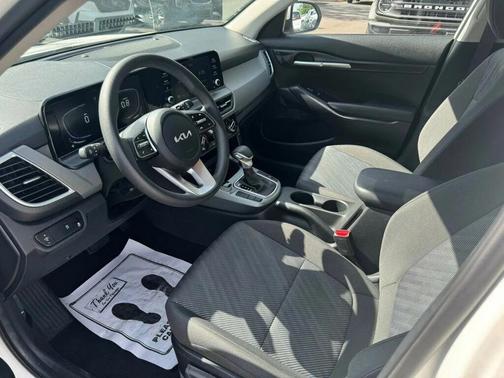 Snow White Pearl 2026 Kia Seltos LX