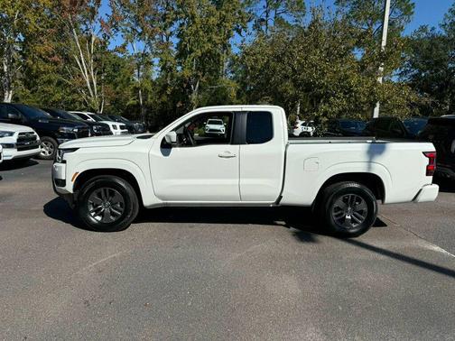 2025 Nissan Frontier SV