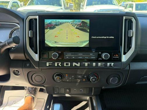 2025 Nissan Frontier SV